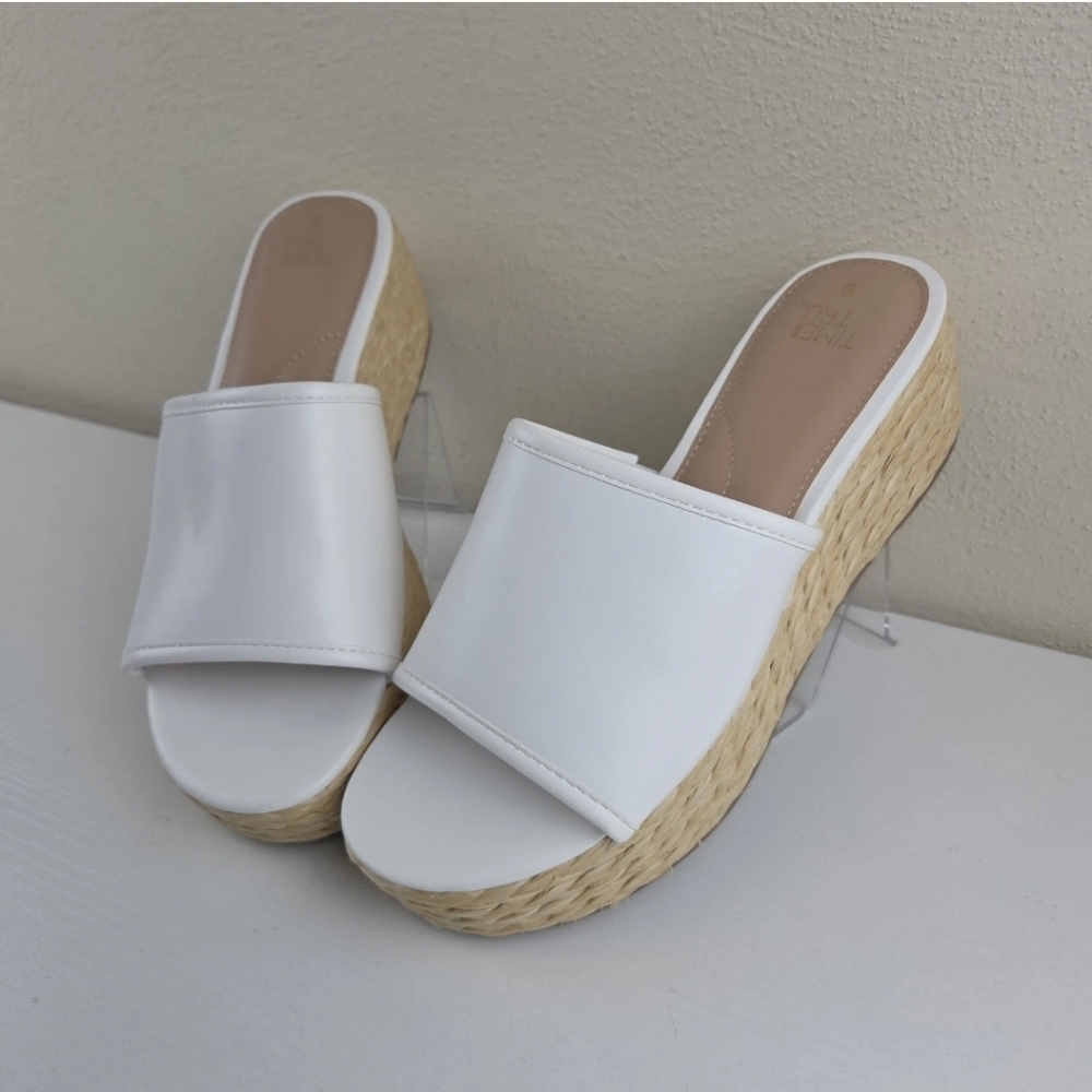 Time and Tru Women's size 8 Raffia Platform Slide Sandals Color White‎